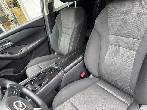 Used 2024 Nissan Rogue SV AWD/4WD image 9
