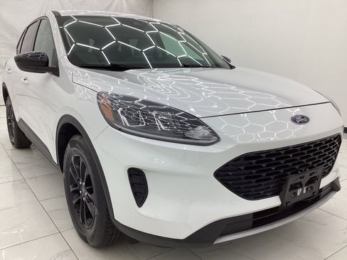 Used 2020 Ford Escape SE Sport AWD/4WD image 3