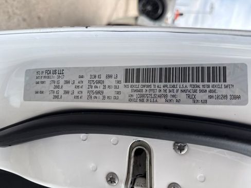 Used 2018 RAM 1500 SLT image 30