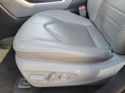 Used 2021 Toyota Highlander XLE FWD image 18