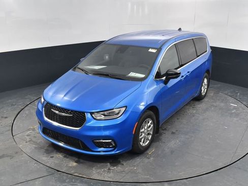 New 2026 Chrysler Pacifica Select image 36