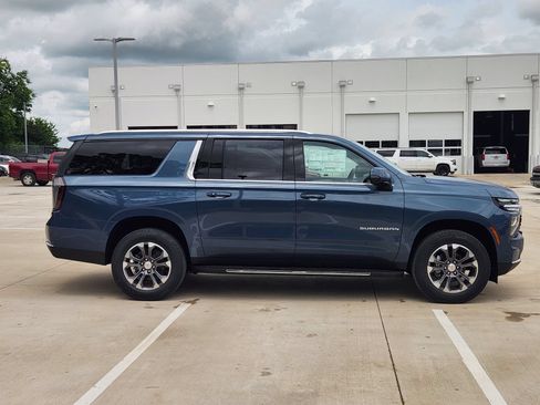 New 2026 Chevrolet Suburban LT w/ Comfort Package RWD image 7