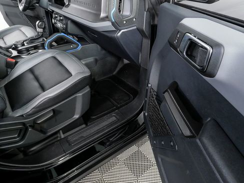 Used 2024 Ford Bronco Black Diamond image 23
