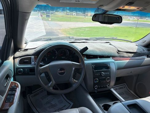 Used 2008 GMC Yukon SLT w/ SLT Preferred Equipment Group RWD image 9