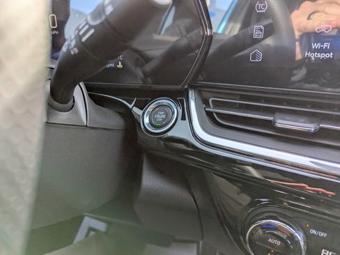 New 2026 Chevrolet Trax RS w/ Sunroof Package image 16