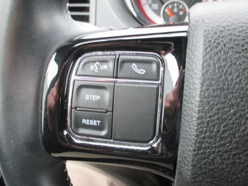 Used 2018 Dodge Grand Caravan SE image 19