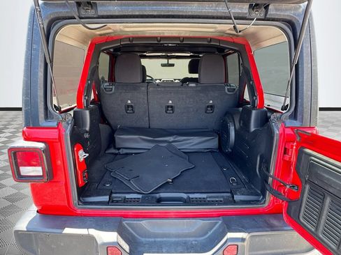 Used 2022 Jeep Wrangler Unlimited Sahara w/ Cold Weather Group AWD/4WD image 30