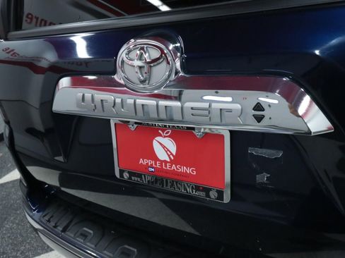 Used 2022 Toyota 4Runner Limited AWD/4WD image 31