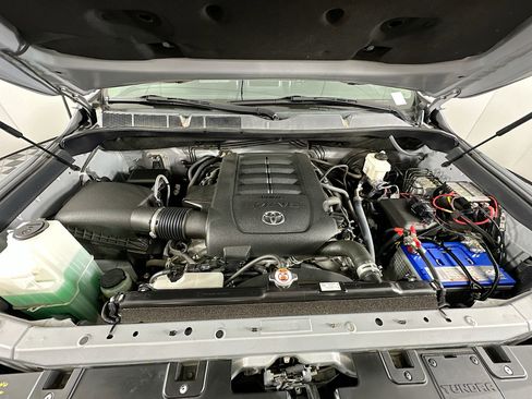 Used 2018 Toyota Tundra SR5 w/ TRD Off Road Package AWD/4WD image 31