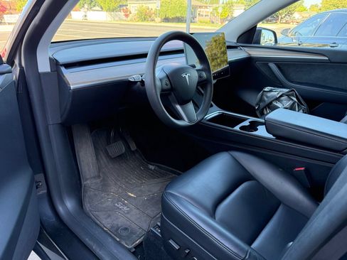 Used 2024 Tesla Model Y Long Range AWD/4WD image 5