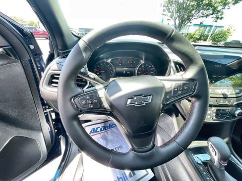 Used 2023 Chevrolet Equinox RS w/ RS Leather Package FWD image 11