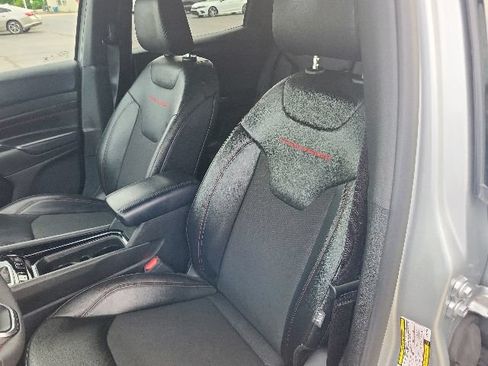 Used 2025 Jeep Compass Trailhawk AWD/4WD image 29
