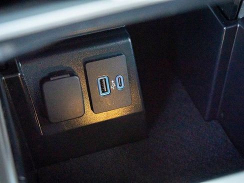 Used 2024 Ford Explorer XLT w/ Equipment Group 202A image 23