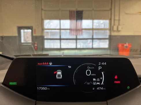 Used 2025 Toyota Prius LE image 38