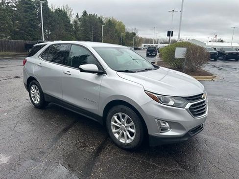 Used 2020 Chevrolet Equinox LT w/ Driver Convenience Package FWD image 3