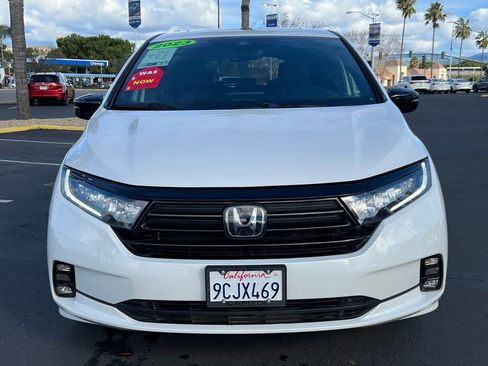 Used 2023 Honda Odyssey Sport image 2