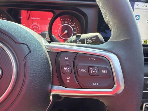 Used 2025 Jeep Wrangler Unlimited Sahara AWD/4WD image 18