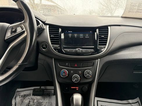 Used 2019 Chevrolet Trax LT w/ LT Convenience Package FWD image 24