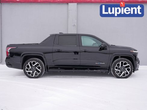 Used 2024 Chevrolet Silverado EV RST image 2