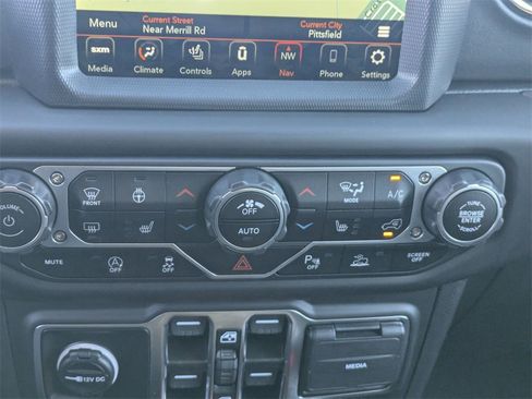 Used 2023 Jeep Wrangler Altitude image 26