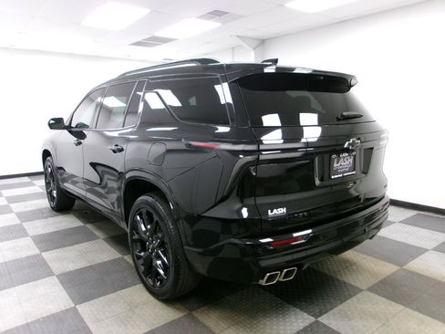 Used 2024 Chevrolet Traverse RS AWD/4WD image 2