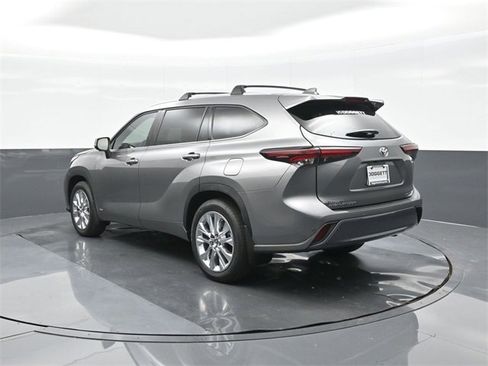 New 2026 Toyota Highlander Limited image 8