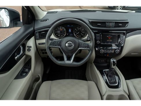 Used 2020 Nissan Rogue Sport SV image 18