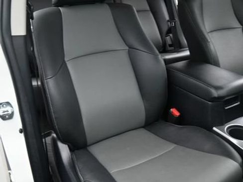 Used 2020 Toyota 4Runner SR5 Premium w/ Moonroof Package AWD/4WD image 18
