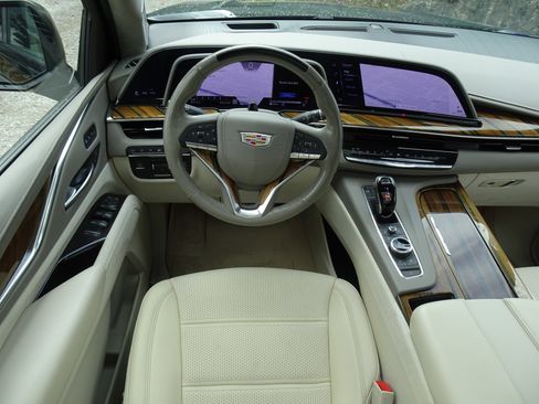 Used 2023 Cadillac Escalade Sport Platinum image 18