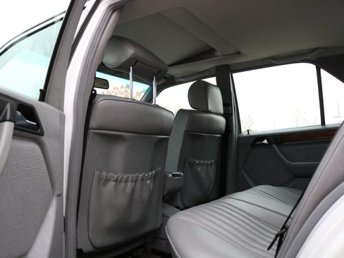 Used 1993 Mercedes-Benz 300 E 2.8 image 34