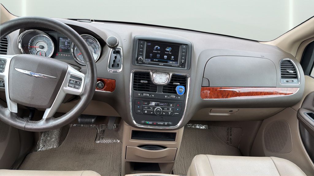 Used 2015 Chrysler Town & Country Touring-L w/ Driver Convenience Group FWD image 24