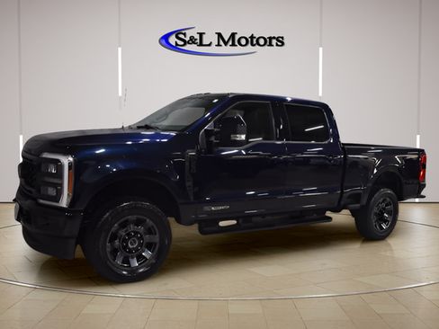 Used 2023 Ford F250 Lariat w/ Sport Appearance Package AWD/4WD image 3