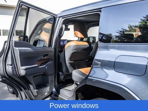 Used 2026 Lexus GX 550 w/ Accessory Package (2T) AWD/4WD image 24