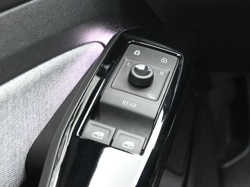 Used 2023 Volkswagen ID.4 Pro RWD image 22