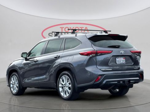 Used 2022 Toyota Highlander Limited image 7
