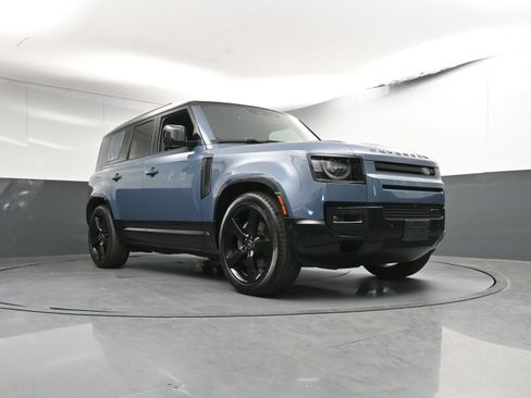 Certified 2023 Land Rover Defender 110 X-Dynamic SE image 30