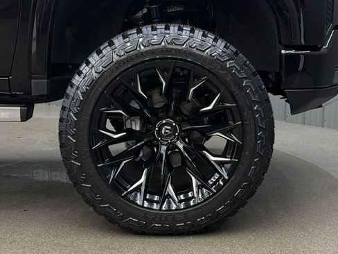 Used 2026 GMC Sierra 1500 Denali Ultimate AWD/4WD image 9