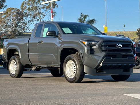 Used 2025 Toyota Tacoma SR image 8