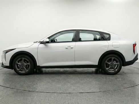 Used 2025 Kia K4 LXS image 5