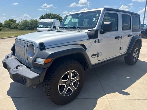 Used 2022 Jeep Wrangler Unlimited Sport AWD/4WD image 3