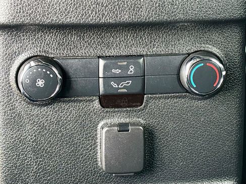 Used 2016 Ford Explorer XLT w/ Equipment Group 202A image 25