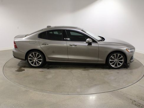 Used 2020 Volvo S60 T6 Momentum w/ Protection Package image 7