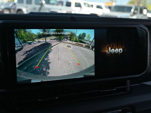 Used 2025 Jeep Wrangler Sahara w/ Safety Group image 14