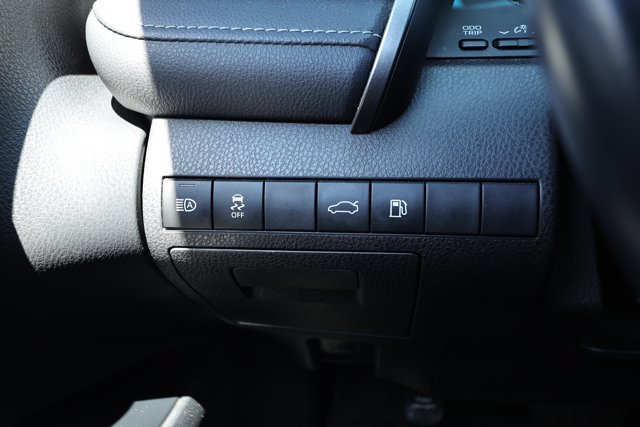Used 2018 Toyota Camry SE FWD image 14