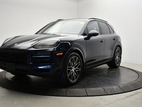Certified 2025 Porsche Cayenne AWD/4WD image 1