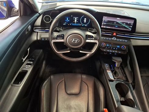 Used 2023 Hyundai Elantra Limited w/ Preferred Accessory Package image 10