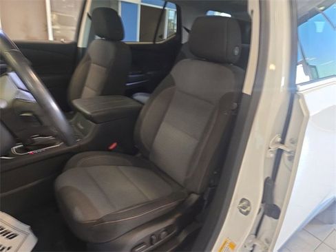 Used 2021 Chevrolet Traverse LT image 11