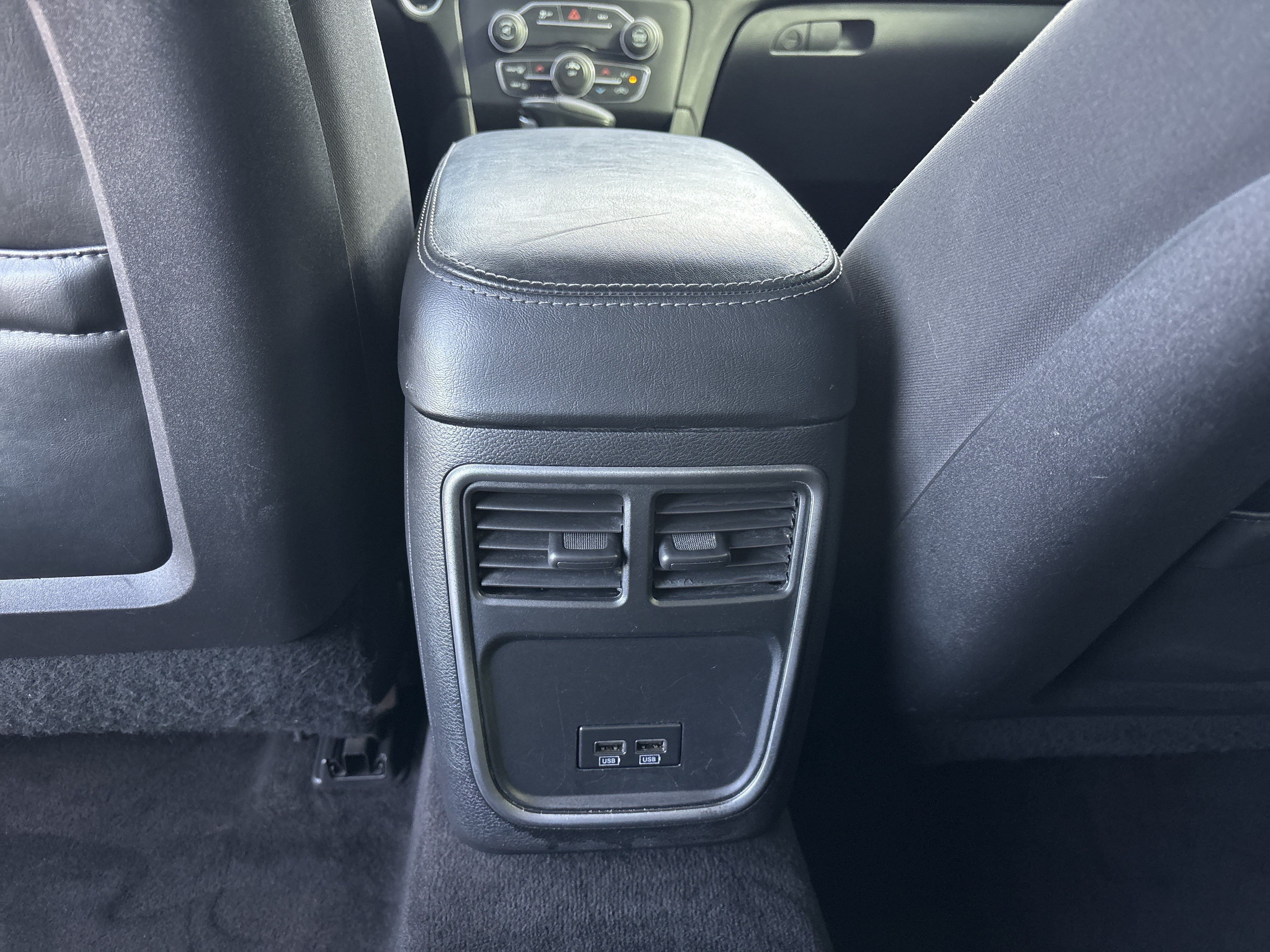 Used 2016 Dodge Charger SE RWD image 17