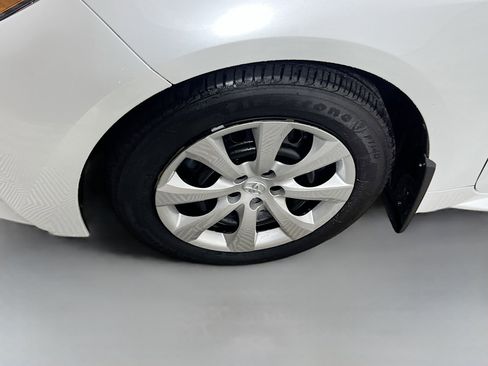 Used 2025 Toyota Corolla LE image 14