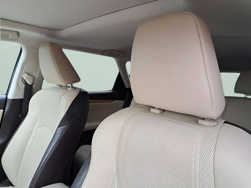 Used 2019 Lexus RX 350L FWD image 17